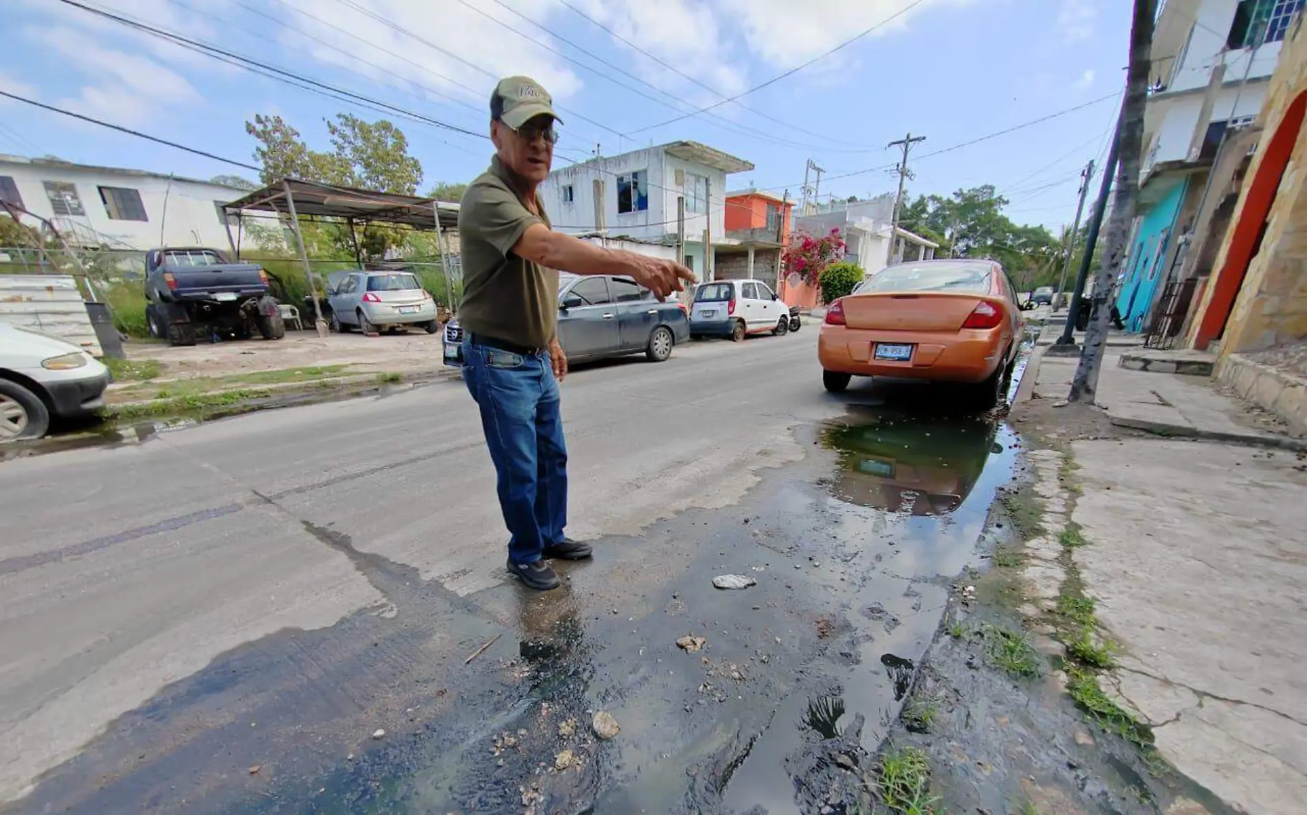 Entre aguas negras viven residentes de la colonia Tolteca José Luis Tapia (1)